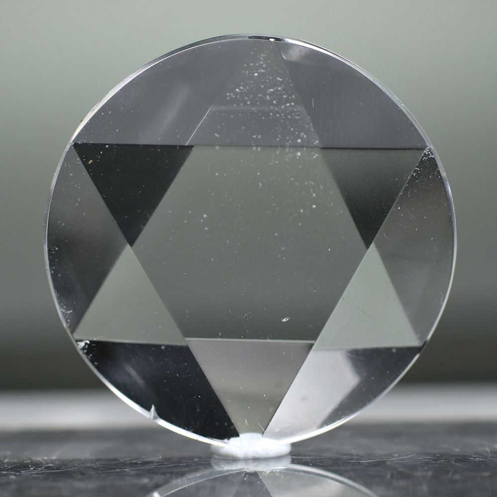 天然水晶ヘキサゴンカットルース（直径31.3cm）