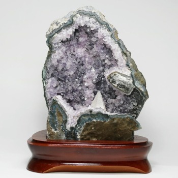 記念特価★ブラジル産カルサイト共生フラワーアメジスト原石クラスター（専用木製台座付属）(24th-FAM-CL6690IS)