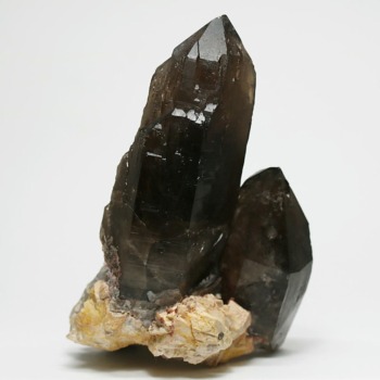 記念特価★中国/山東省産ガーネット付きスモーキーカテドラル原石クラスター(24th-GSM-CL10200IS)