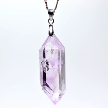 記念特価★ナミビア/ブランドバーグ産水入りラベンダーアメジストペンダントトップ（シルバー925・部分ポリッシュ＆先端にレピドクロサイト）(24th-LAAME-PT0067IS)