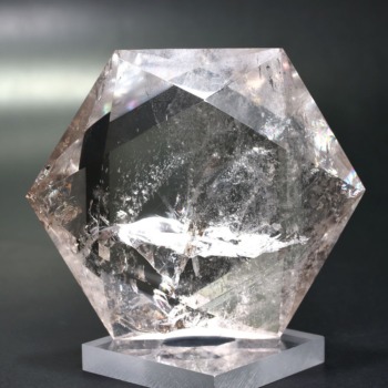 記念特価★ブラジル産ライトスモーキーレインボー水晶ヘキサゴンカット（ビッグサイズオブジェ）(24th-LSMKQ-HEX3860IS)