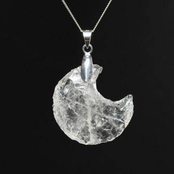 記念特価★インド/マニハール産ヒマラヤ水晶ムーンシェイプペンダントトップ（シルバー925・貴重なオールドストック品！）(24th-MRMN-PT001IS)