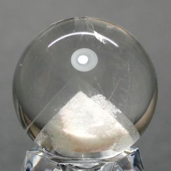 記念特価★ブラジル産ダブルホワイトファントムクォーツ丸玉/アンフィボール入りスフィア（直径31.0mm）(24th-WPH-SP0413IS)