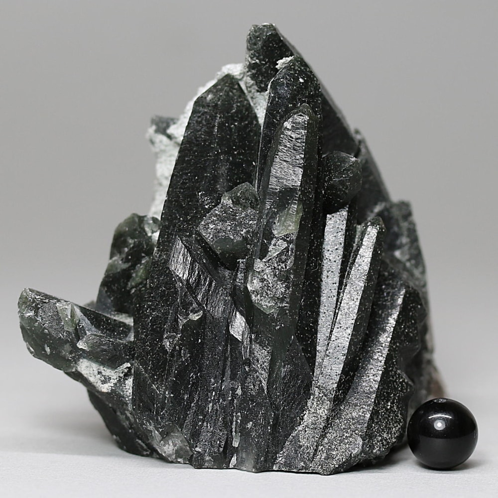 内モンゴル自治区産アクチノライトインクォーツ原石クラスター/通称グリーンクォーツ(ヘデンバーガイト&アクチノライト高密度内包)-slide-10