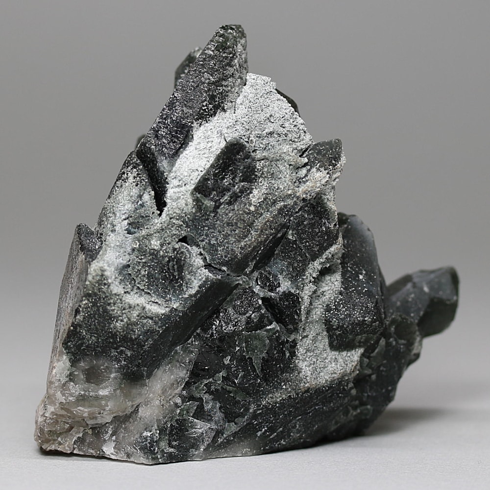 内モンゴル自治区産アクチノライトインクォーツ原石クラスター/通称グリーンクォーツ(ヘデンバーガイト&アクチノライト高密度内包)-slide-3