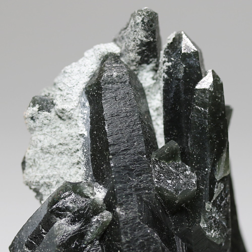 内モンゴル自治区産アクチノライトインクォーツ原石クラスター/通称グリーンクォーツ(ヘデンバーガイト&アクチノライト高密度内包)-slide-9