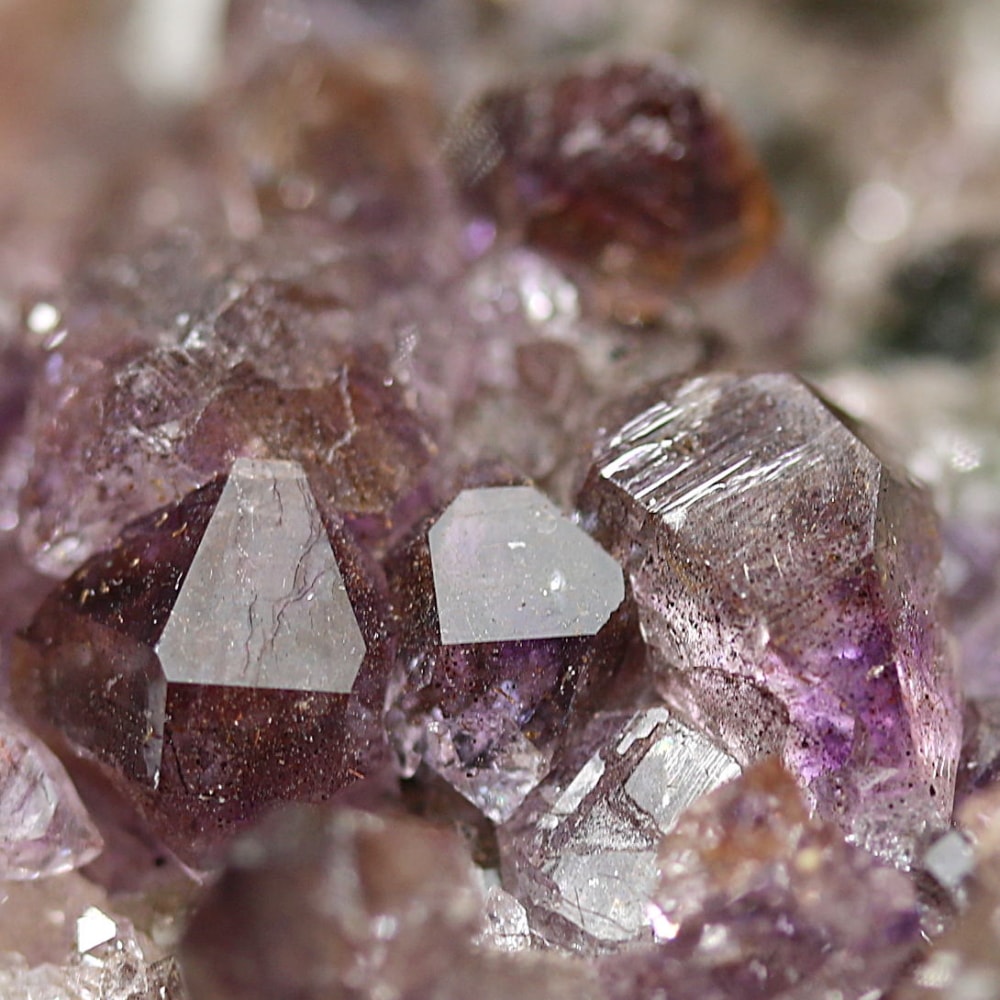 インド/カルール産アメジストエレスチャルクラスター(原石61.8g・レピドクロサイト、ゲーサイト内包)-slide-8