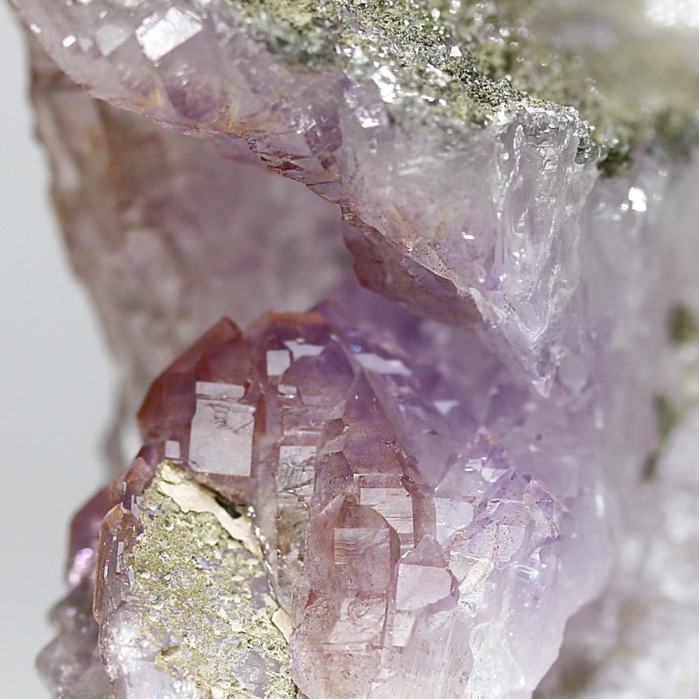 インド/カルール産アメジストエレスチャルクラスター(原石156g・レピドクロサイト内包・マイカ共生)-slide-8