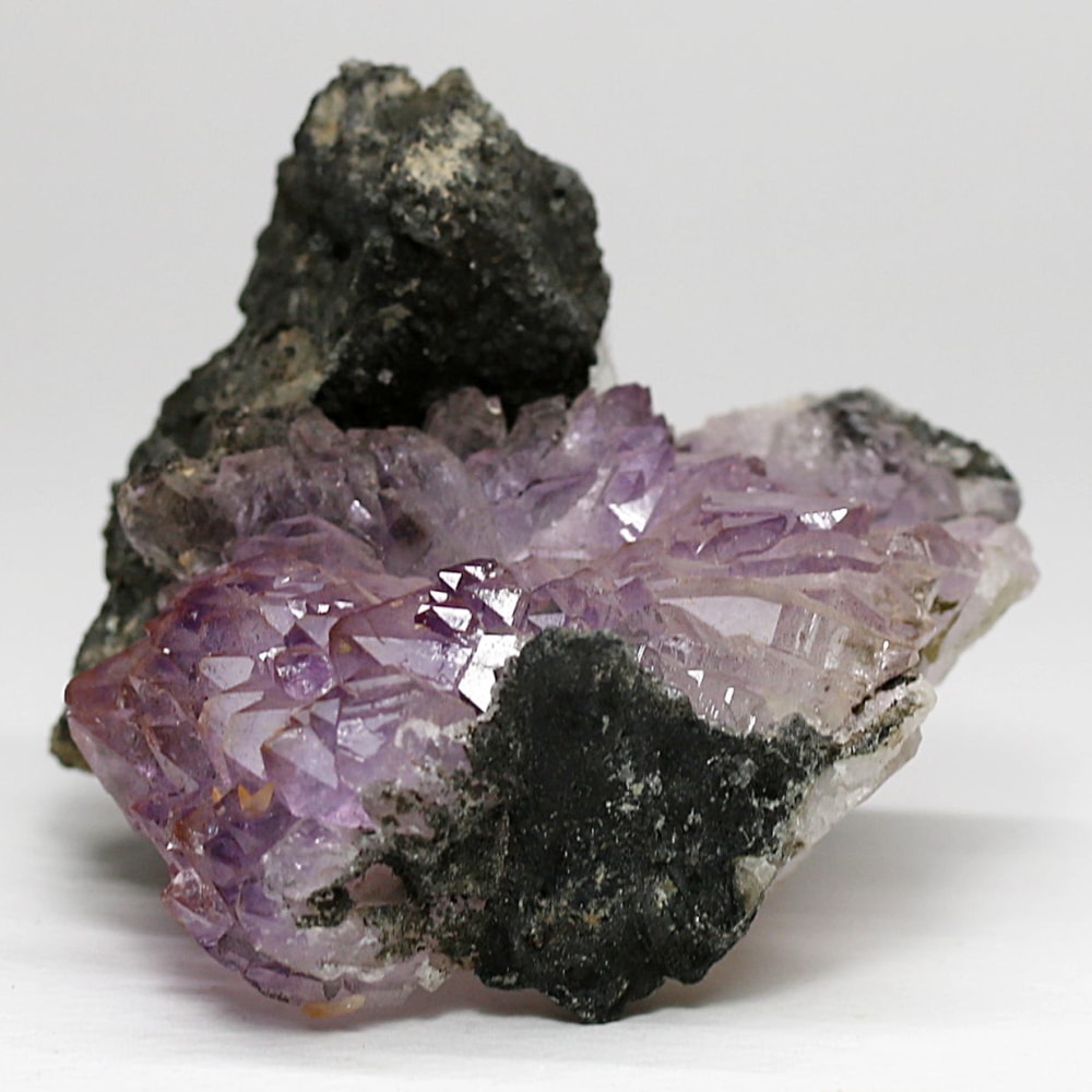 インド/カルール産アメジストエレスチャルクラスター(原石173g・レピドクロサイト内包)-slide-0