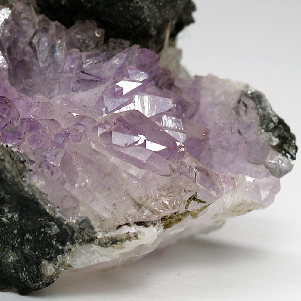 インド/カルール産アメジストエレスチャルクラスター(原石173g・レピドクロサイト内包)-slide-8