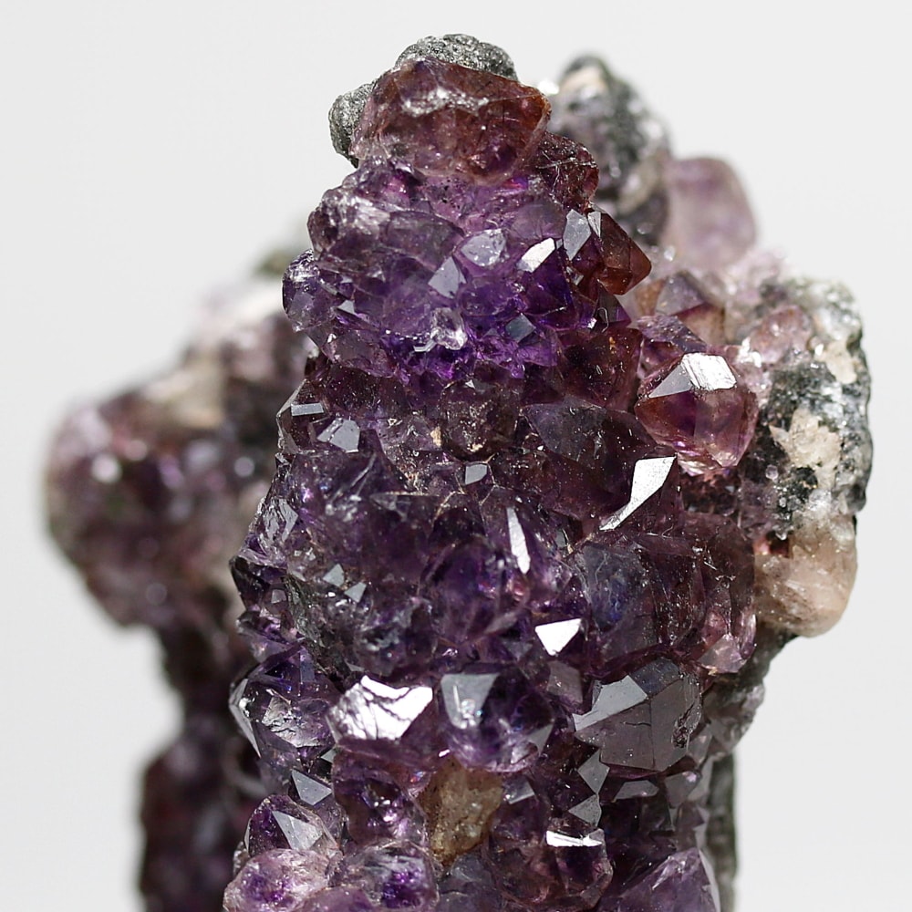 インド/カルール産アメジストエレスチャルクラスター(原石226g・レピドクロサイト、ゲーサイト内包・僅かにカルサイト共生)-slide-7