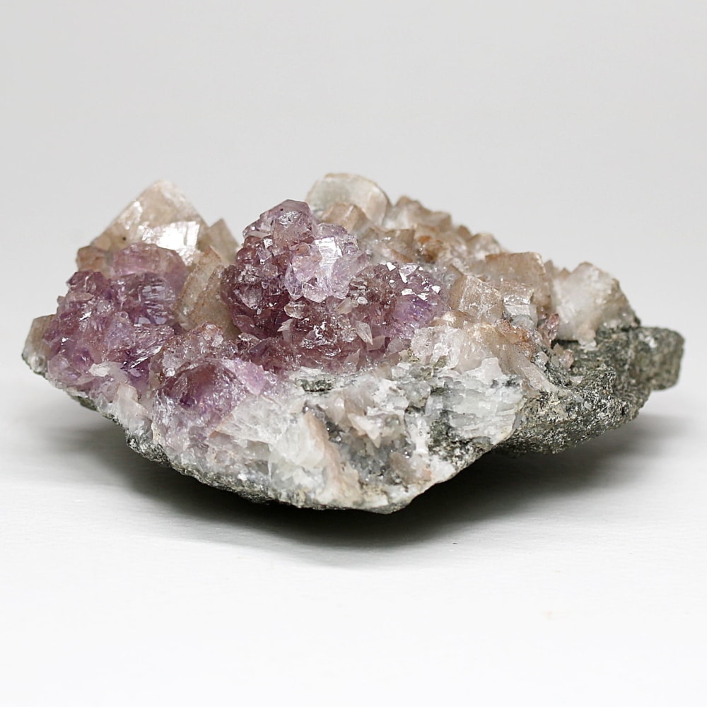インド/カルール産アメジストエレスチャルクラスター(原石262g・レピドクロサイト内包・カルサイト共生)-slide-1