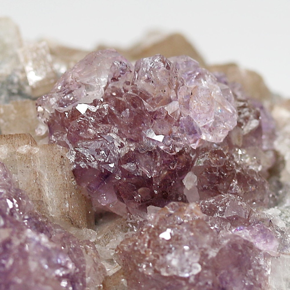 インド/カルール産アメジストエレスチャルクラスター(原石262g・レピドクロサイト内包・カルサイト共生)-slide-6