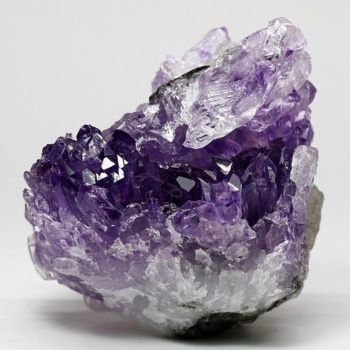 インド/カルール産アメジストエレスチャルクラスター（原石331g・マイカ共生・今では貴重な濃い紫）(ASEL-CL3310IS)