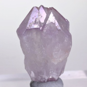 [レア石！]インド/カルール産ラベンダーオーラアメジスト（原石ナチュラルポイント・55.9g）(CARO-NP0559IS)