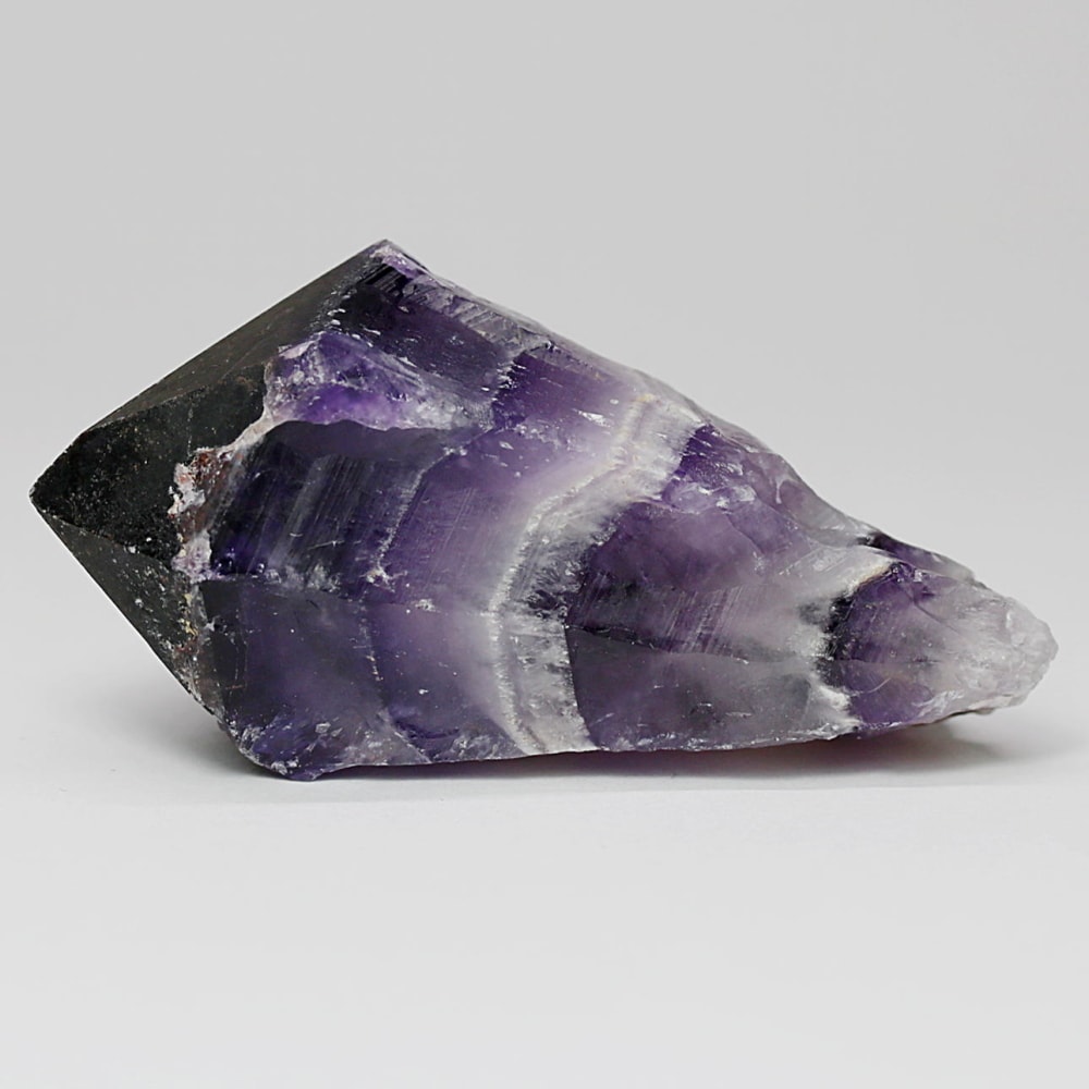 西インド/マハラシュトラ州産シェブロンアメジスト原石ナチュラルポイント(51.0g・ケープアメジスト)-slide-0