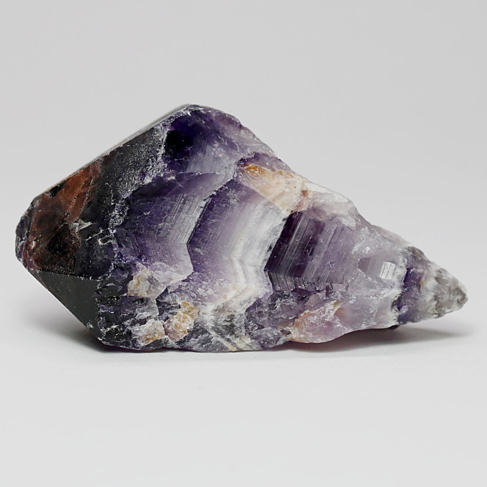 西インド/マハラシュトラ州産シェブロンアメジスト原石ナチュラルポイント(64.1g・ケープアメジスト)-slide-0
