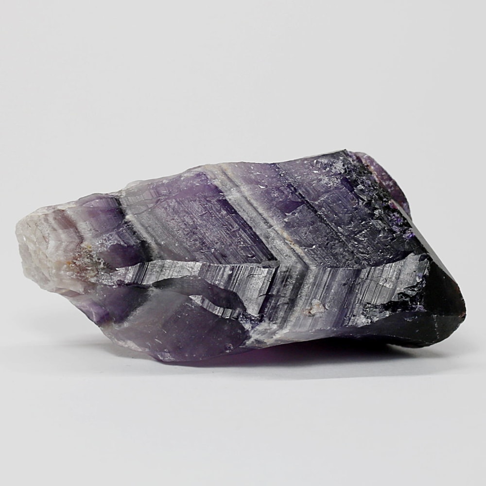 西インド/マハラシュトラ州産シェブロンアメジスト原石ナチュラルポイント(79.9g・ケープアメジスト)-slide-1