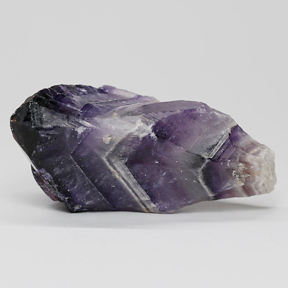 西インド/マハラシュトラ州産シェブロンアメジスト原石ナチュラルポイント(79.9g・ケープアメジスト)-slide-4