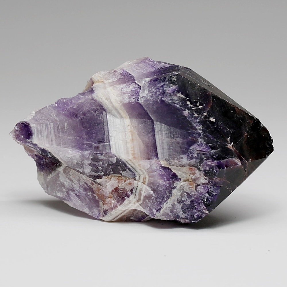 西インド/マハラシュトラ州産シェブロンアメジスト原石ナチュラルポイント(102g・ケープアメジスト)-slide-1