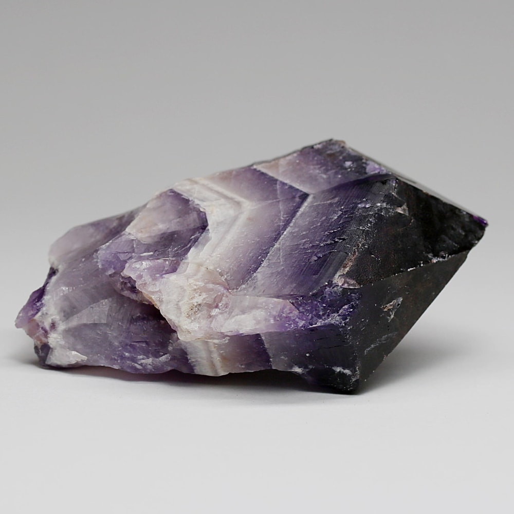 西インド/マハラシュトラ州産シェブロンアメジスト原石ナチュラルポイント(102g・ケープアメジスト)-slide-3