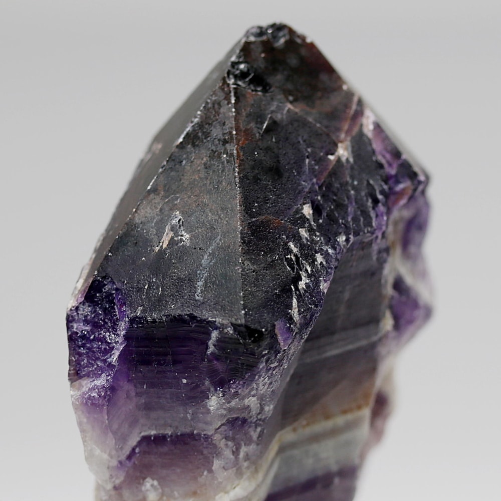 西インド/マハラシュトラ州産シェブロンアメジスト原石ナチュラルポイント(102g・ケープアメジスト)-slide-6