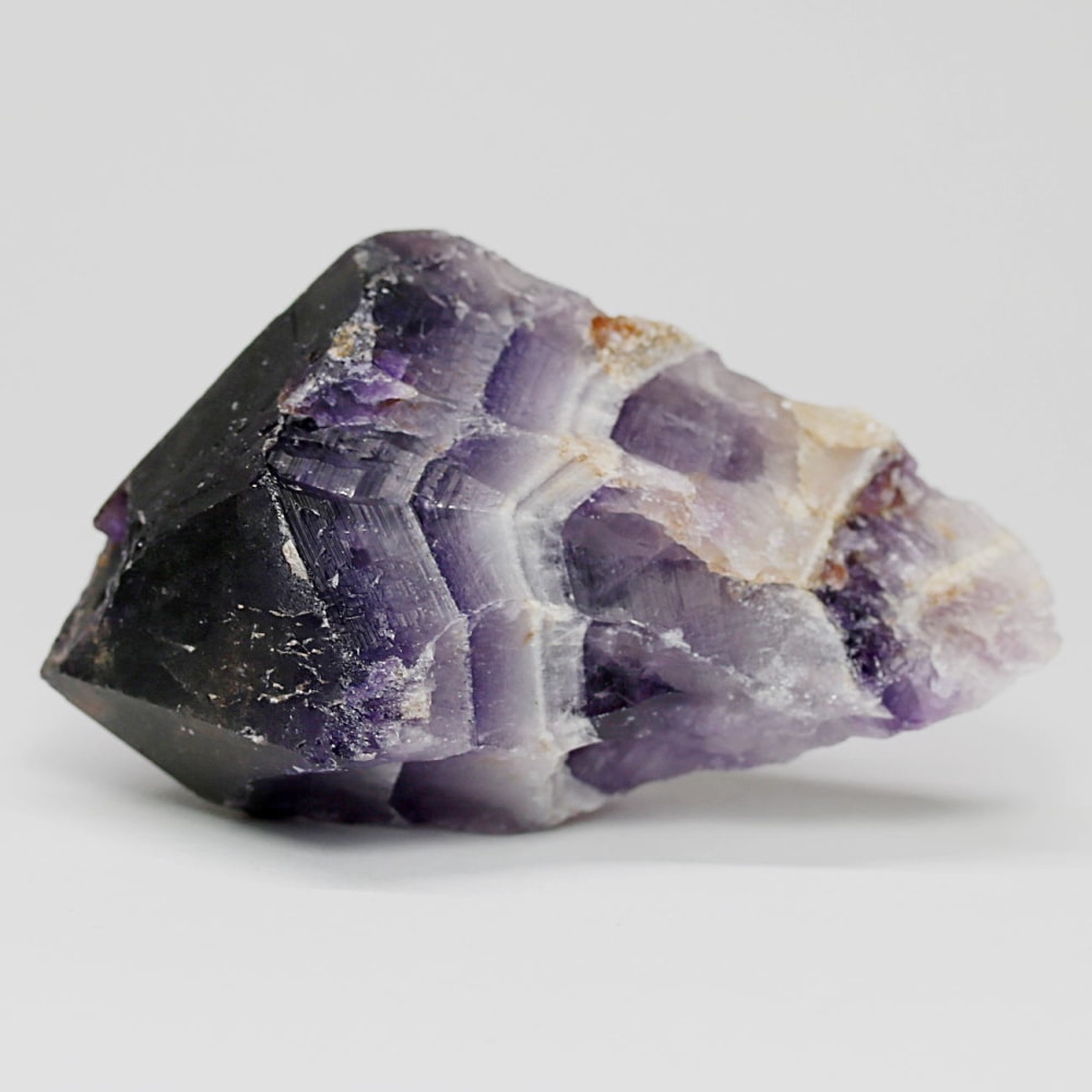 西インド/マハラシュトラ州産シェブロンアメジスト原石ナチュラルポイント(106g・ケープアメジスト)-slide-0