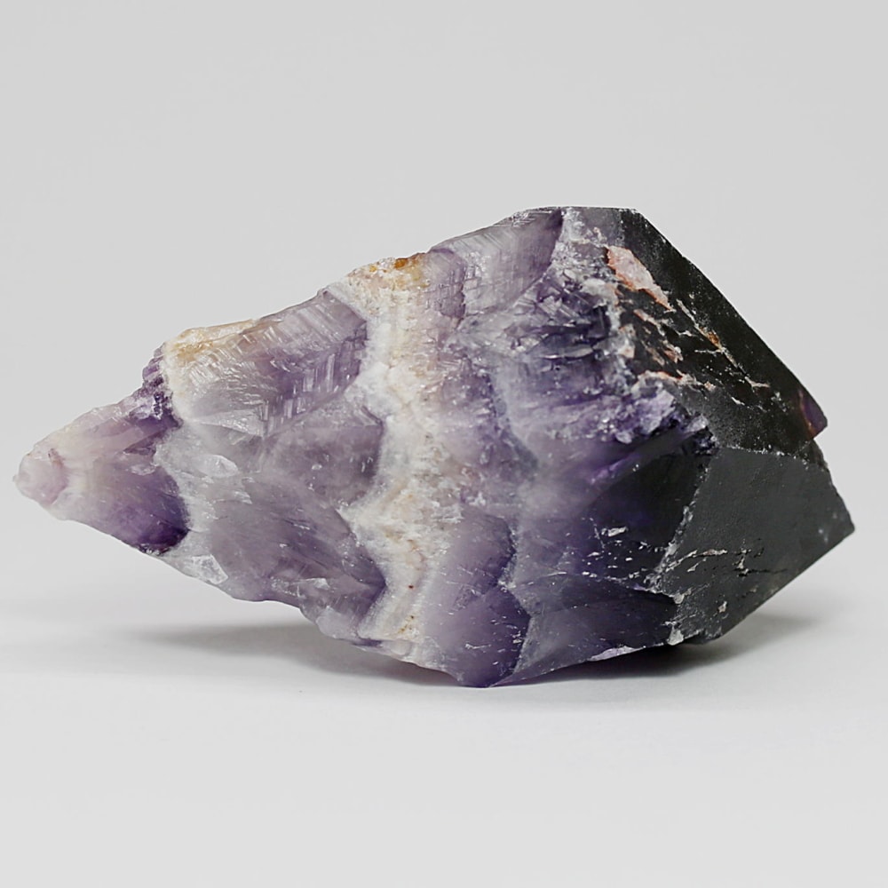 西インド/マハラシュトラ州産シェブロンアメジスト原石ナチュラルポイント(106g・ケープアメジスト)-slide-1