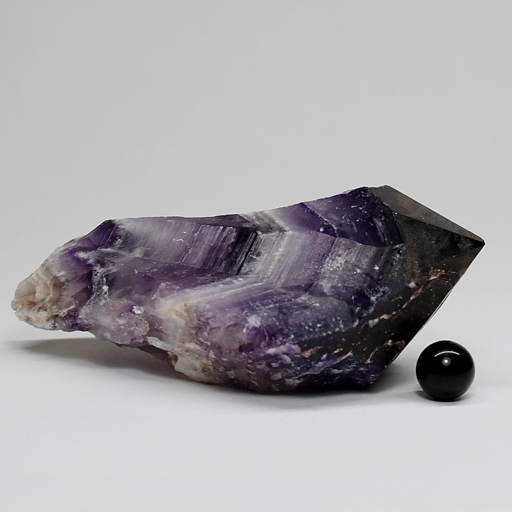 西インド/マハラシュトラ州産シェブロンアメジスト原石ナチュラルポイント(109g・ケープアメジスト)-slide-8