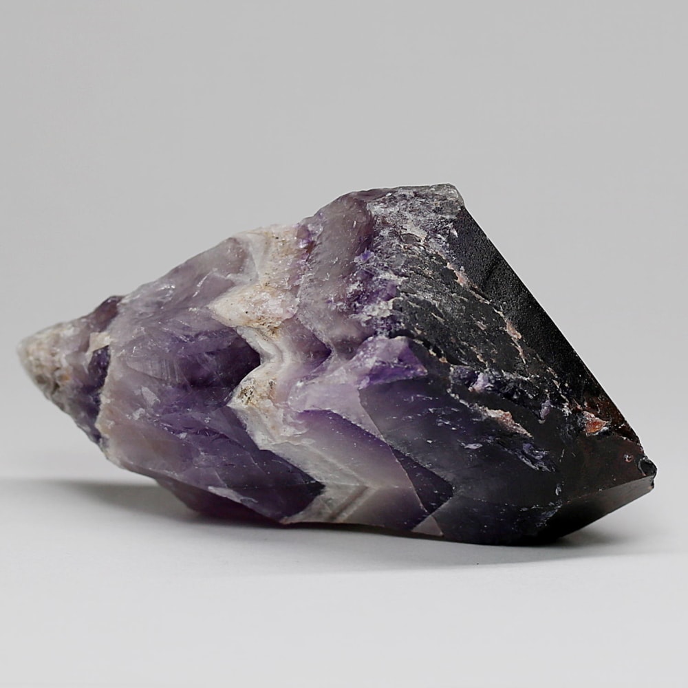 西インド/マハラシュトラ州産シェブロンアメジスト原石ナチュラルポイント(128g・ケープアメジスト)-slide-1