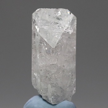 [高品質]ダンビュライト結晶原石（3.7g）(DBR-CR0370IS)