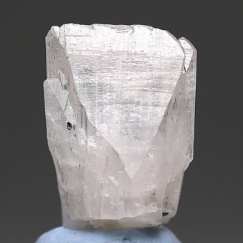 [高品質]ダンビュライト結晶原石（4.1g）(DBR-CR0410IS)