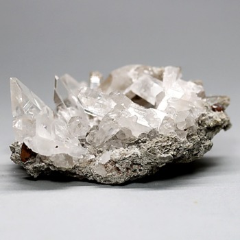 インド/ダーラ産ヒマラヤ水晶クラスター（原石134g）(DHRA-CL1343)