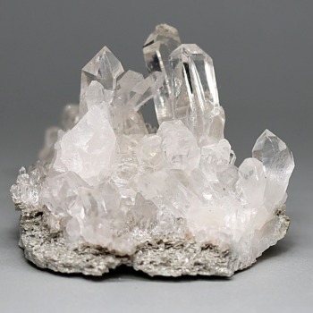 インド/ダーラ産ヒマラヤ水晶クラスター（原石186g）(DHRA-CL1861)
