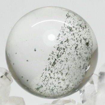 [高品質]ブラジル産ガーデンクォーツ丸玉/庭園水晶スフィア（直径25.3mm/グリーンクローライト系）(GERQ-SP0224IS)