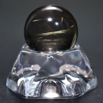 [特別価格/AA]ブラジル産ルチルクォーツ丸玉/ミニスフィア（球体直径19.9mm・ライトスモーキータイプ）(GLDR-SPH0199IS)