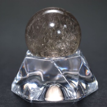 [特別価格/AA]ブラジル産ルチルクォーツ丸玉/ミニスフィア（球体直径21.7mm）(GLDR-SPH0217IS)