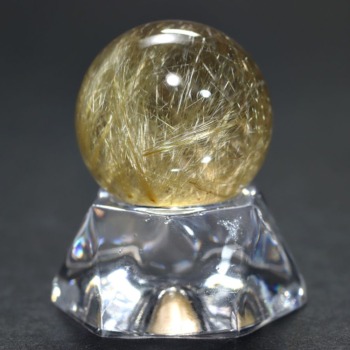 [高品質]ブラジル産ゴールドルチルクォーツ丸玉/スフィア（球体直径25.9mm）(GLDR-SPH0259IS)