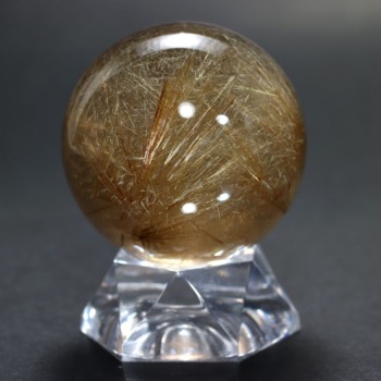 [特別価格/3A]ブラジル産ゴールドルチルクォーツ丸玉/スフィア（球体直径49.3mm）(GLDR-SPH0493IS)
