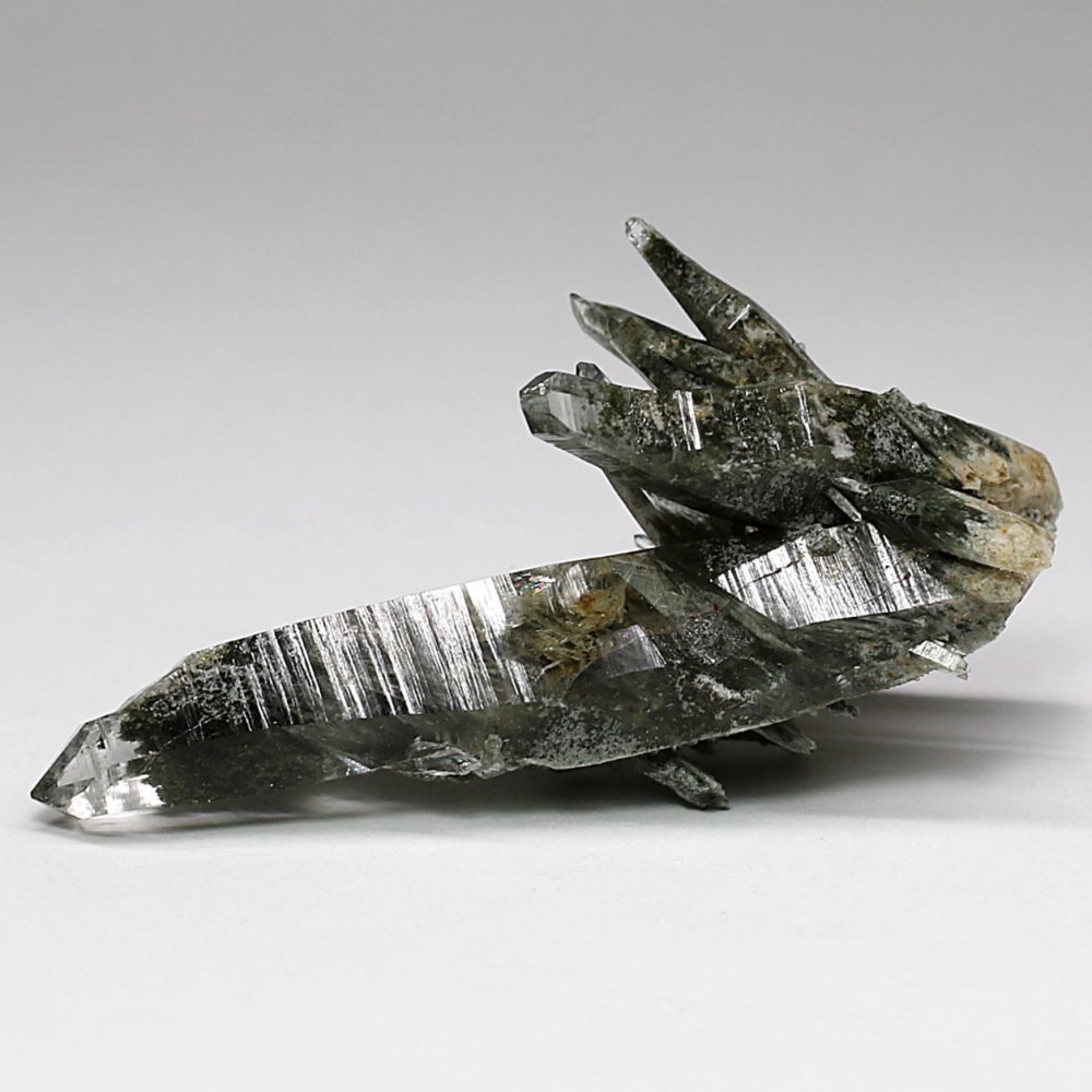 ガネッシュヒマール産ヒマラヤ水晶クラスター/角閃石内包(ミニサイズ原石23.5g)-slide-0