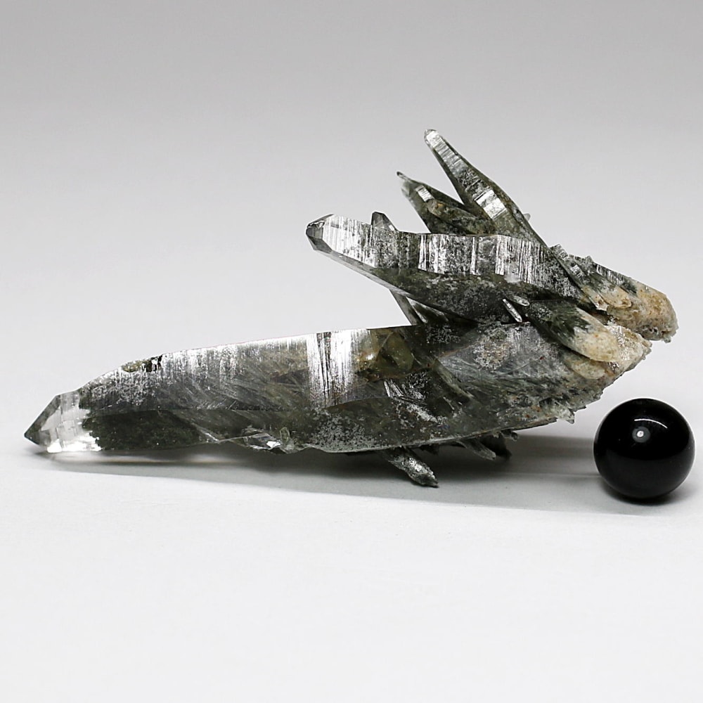 ガネッシュヒマール産ヒマラヤ水晶クラスター/角閃石内包(ミニサイズ原石23.5g)-slide-8