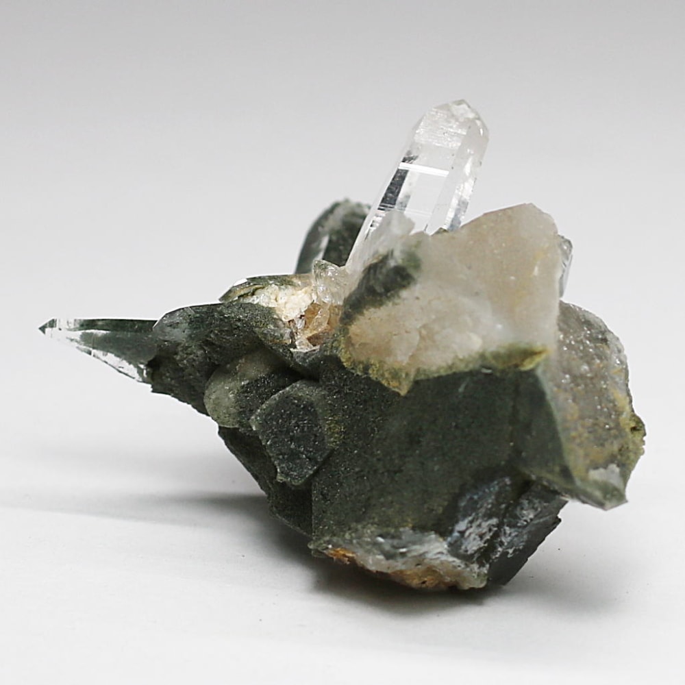 ガネッシュヒマール産ヒマラヤ水晶クラスター/角閃石内包(ミニサイズ原石27.6g)-slide-1