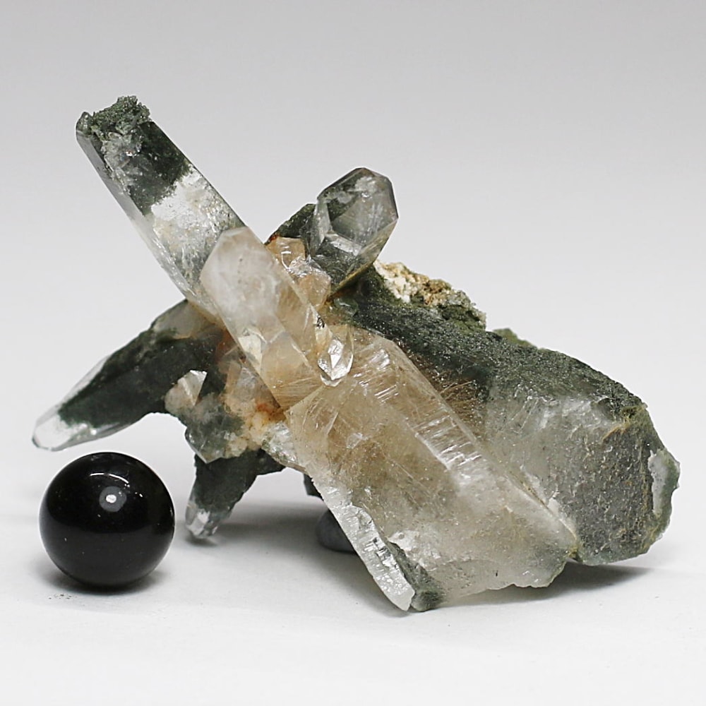 ガネッシュヒマール産ヒマラヤ水晶クラスター/角閃石内包(ミニサイズ原石27.6g)-slide-8