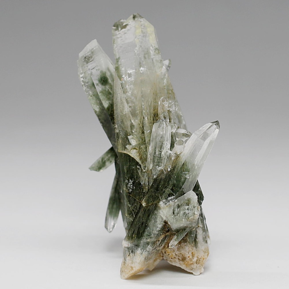 ガネッシュヒマール産ヒマラヤ水晶クラスター/角閃石内包(ミニサイズ原石31.8g)-slide-1