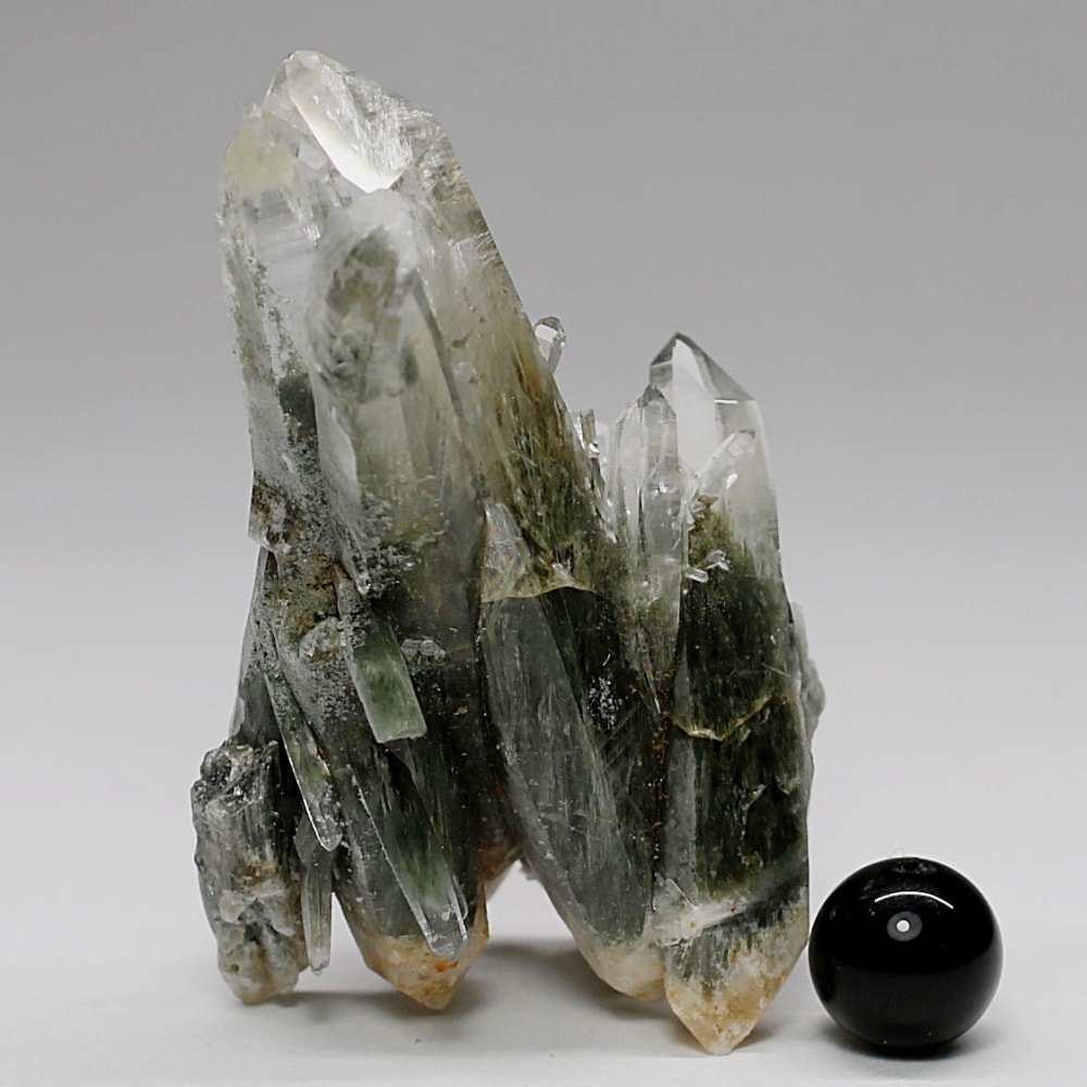 ガネッシュヒマール産ヒマラヤ水晶クラスター/角閃石内包(ミニサイズ原石31.8g)-slide-8