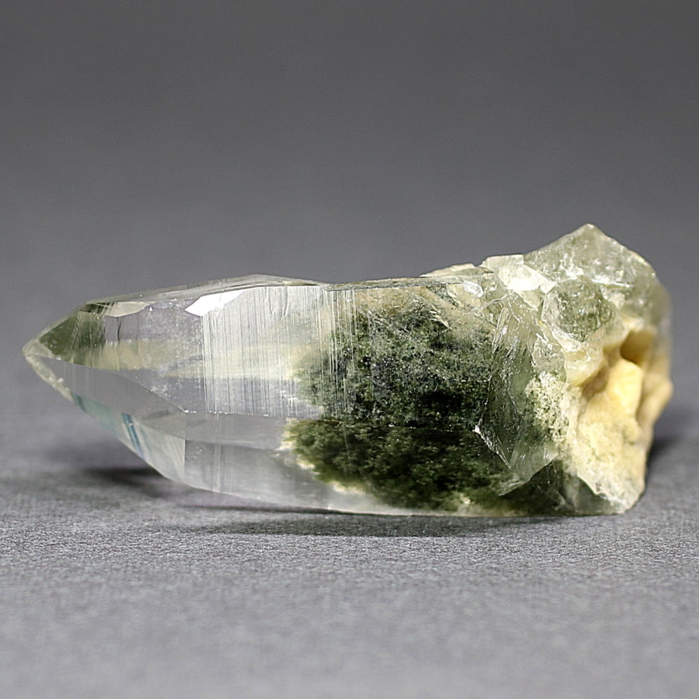 [ガネッシュヒマール/ティプリング産]ヒマラヤ水晶ナチュラルポイント（全長53.2mm）