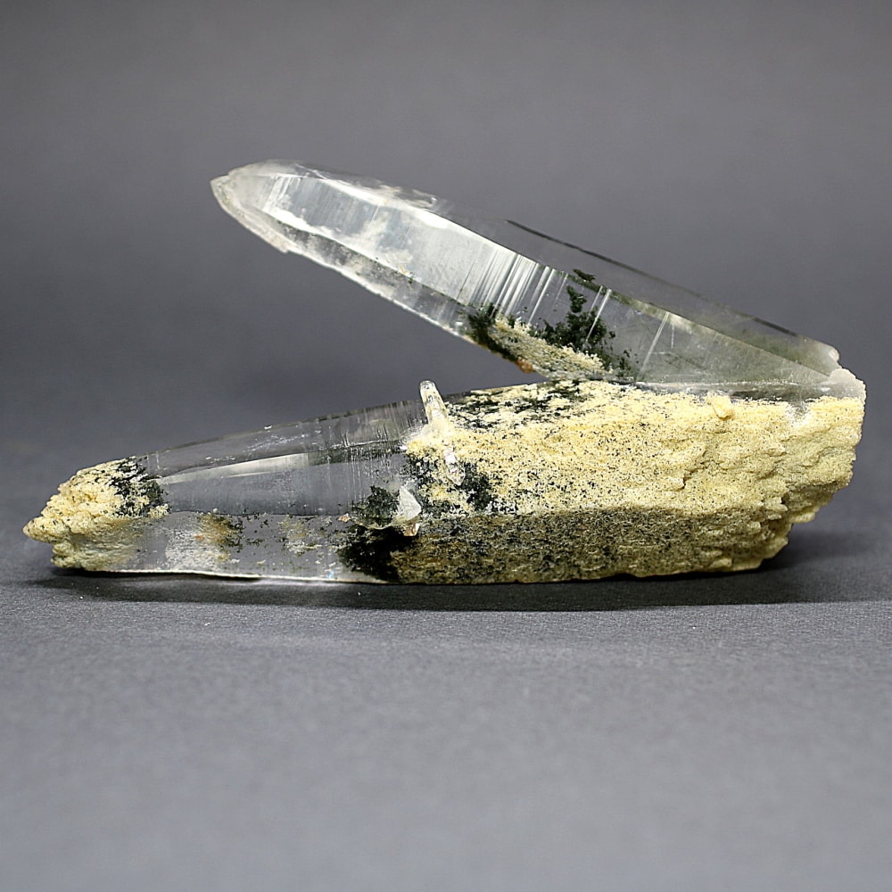 ガネッシュヒマール/ティプリング産]ヒマラヤ水晶原石ナチュラル 