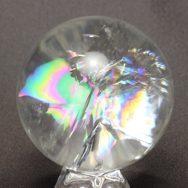 [高品質]バタフライレインボー水晶丸玉/アイリスクォーツスフィア（65.2mm）