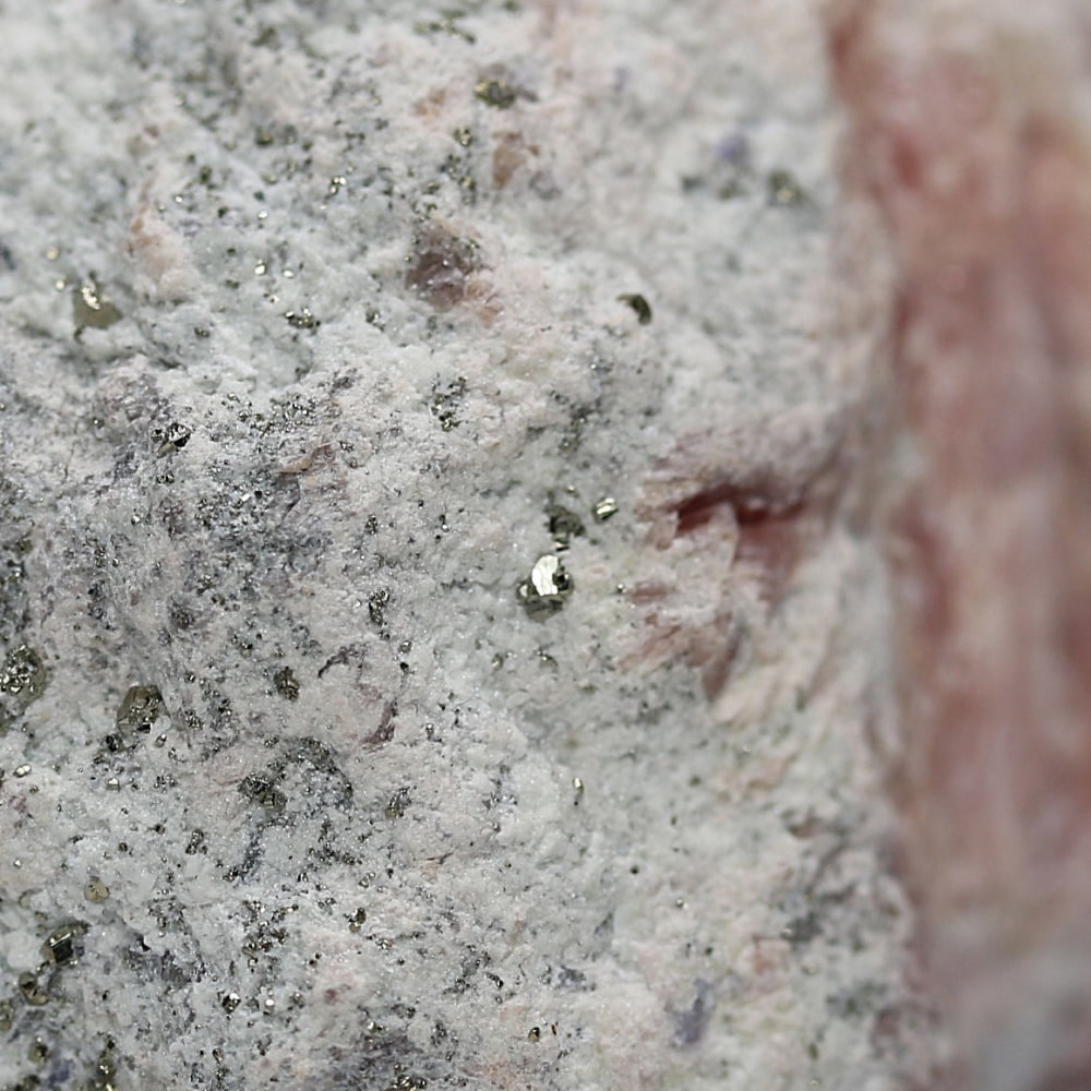 インカローズ結晶原石(ロードクロサイト)/微フローライト&パイライト共生(総重量125g)-slide-5