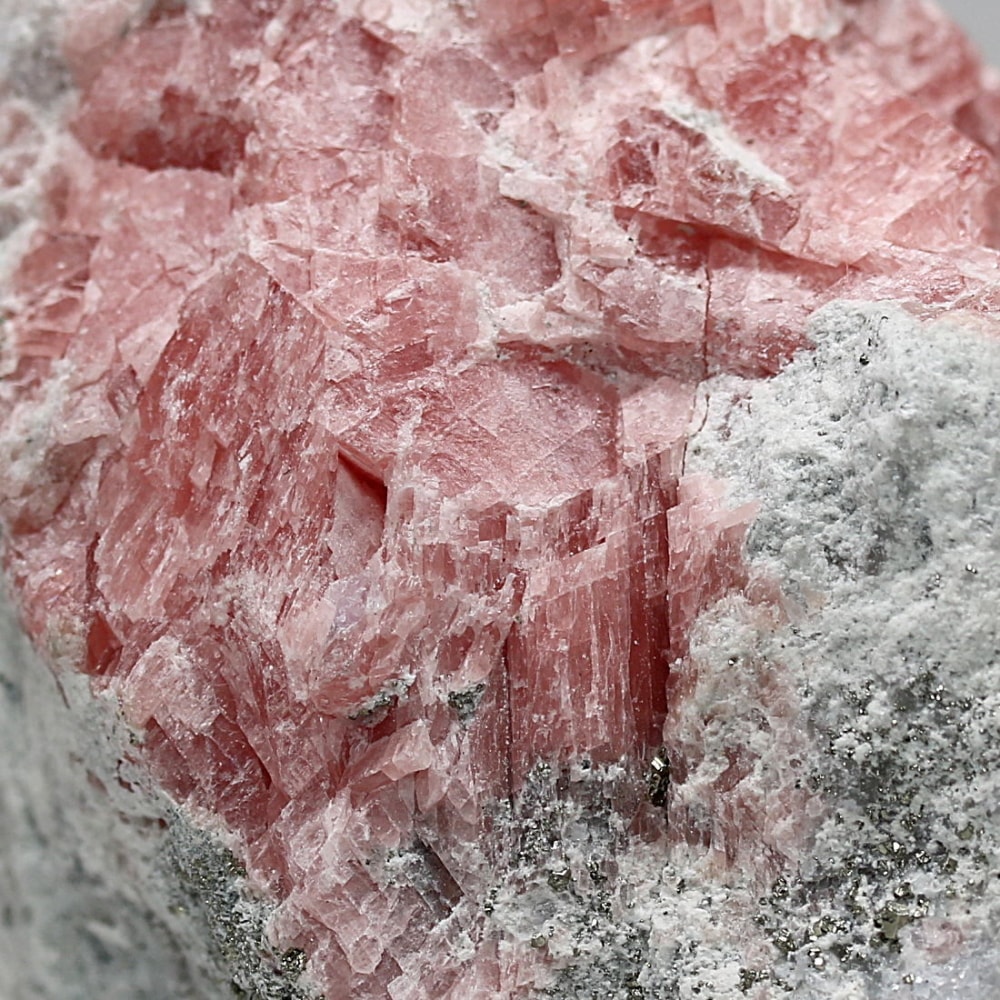 インカローズ結晶原石(ロードクロサイト)/フローライト&パイライト共生(総重量241g)-slide-5